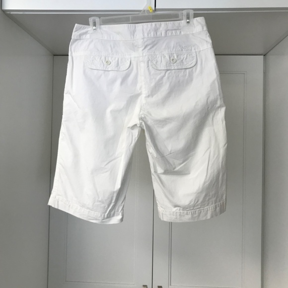 Izod Women’s White Bermuda Shorts 98% Cotton Size 6 - Picture 2 of 6